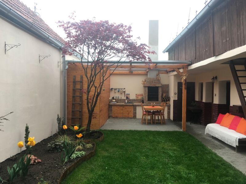 zahrady a nádvoří STAVBY ŠESTÁK